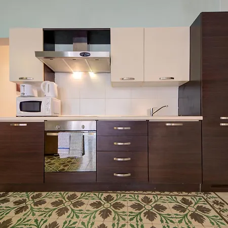 Stylish 1 & 2-bedroom In Lejlighed *