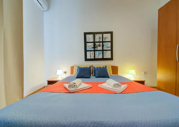 Stylish 1 & 2-bedroom In