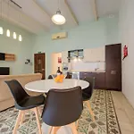 Stylish 1 & 2-bedroom In סליאמה