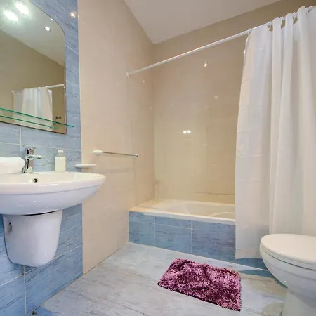 Stylish 1 & 2-bedroom In * スリーマ