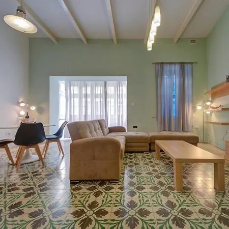 Stylish 1 & 2-bedroom In *