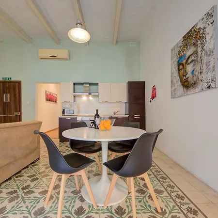 Apartment Stylish 1 & 2-bedroom In